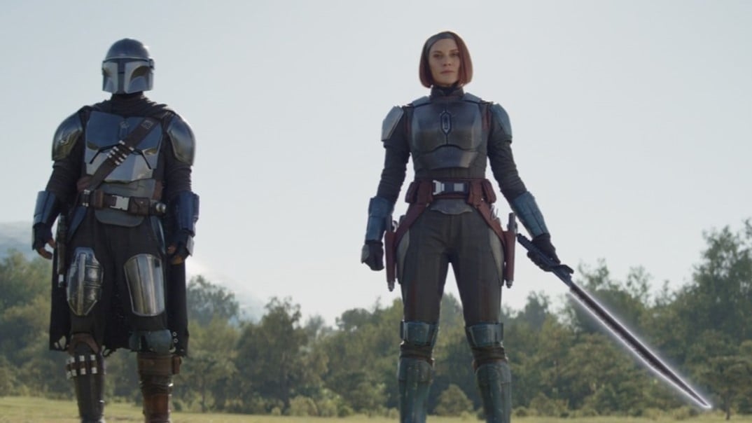 (L-R): Din Djarin (Pedro Pascal) and Bo-Katan Kryze (Katee Sackhoff) in Lucasfilm’s THE MANDALORIAN, season 3, exclusively on Disney+. ©2023 Lucasfilm Ltd. & TM. All Rights Reserved.
