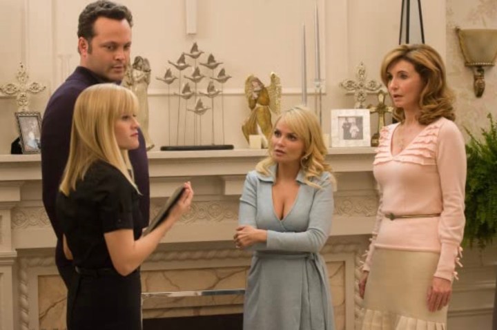 A couple stands in front of two women in a scene from Four Christmases.